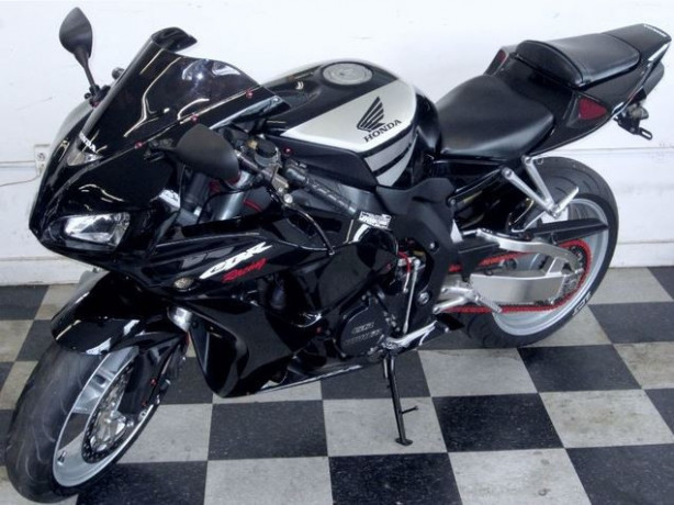 2007-honda-cbr1000rr-blacksilver-origina-big-0