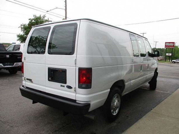 2013-ford-econoline-e-150-big-1